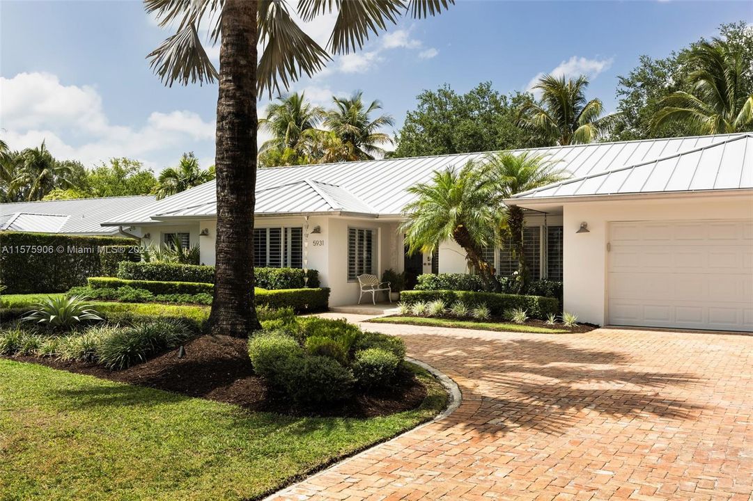 Recently Sold: $2,995,000 (4 beds, 3 baths, 2520 Square Feet)