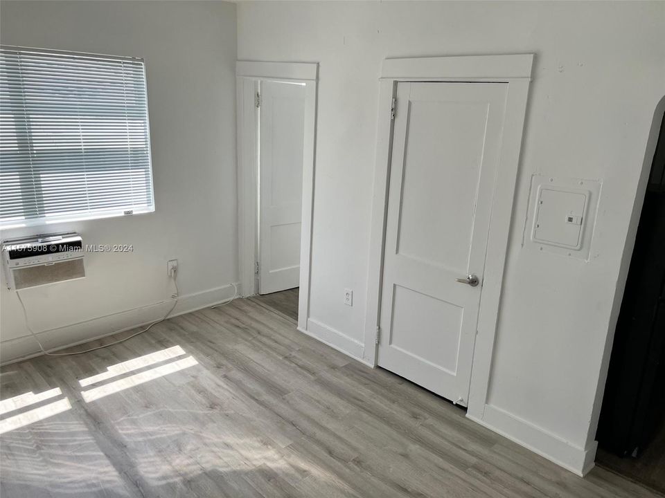 Active With Contract: $1,400 (0 beds, 1 baths, 0 Square Feet)