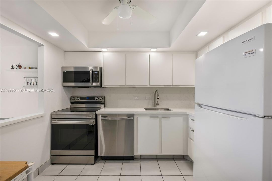 For Sale: $375,000 (2 beds, 2 baths, 1139 Square Feet)