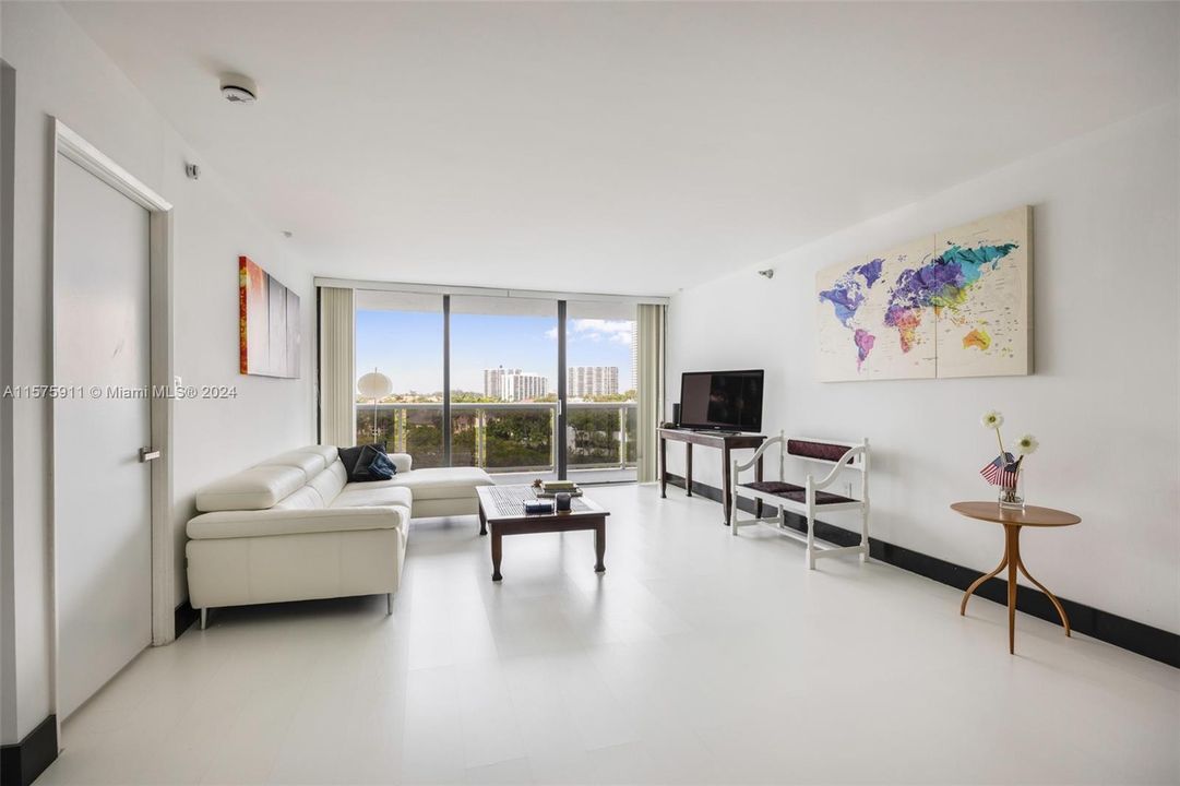 For Sale: $375,000 (2 beds, 2 baths, 1139 Square Feet)