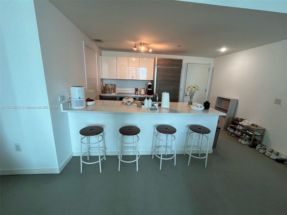 For Rent: $3,150 (1 beds, 1 baths, 812 Square Feet)