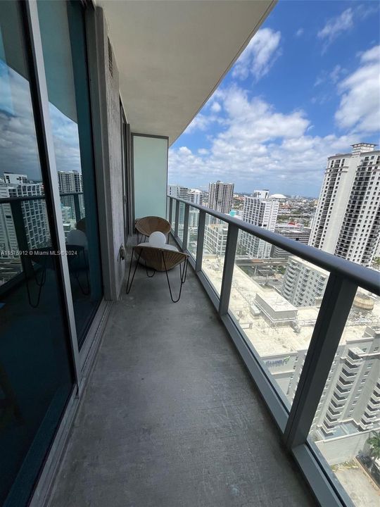 For Rent: $3,150 (1 beds, 1 baths, 812 Square Feet)