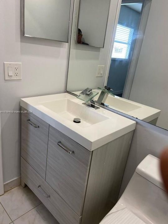 Active With Contract: $1,600 (1 beds, 1 baths, 720 Square Feet)