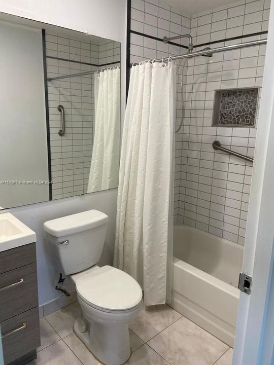 Active With Contract: $1,600 (1 beds, 1 baths, 720 Square Feet)