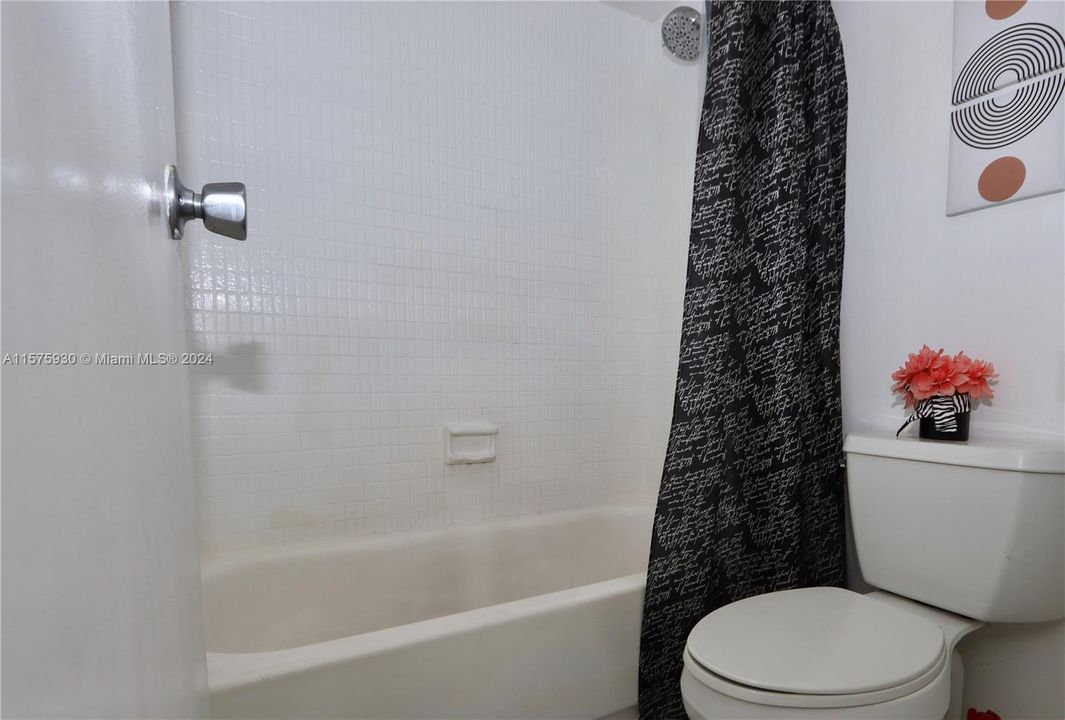 For Sale: $269,733 (1 beds, 1 baths, 896 Square Feet)