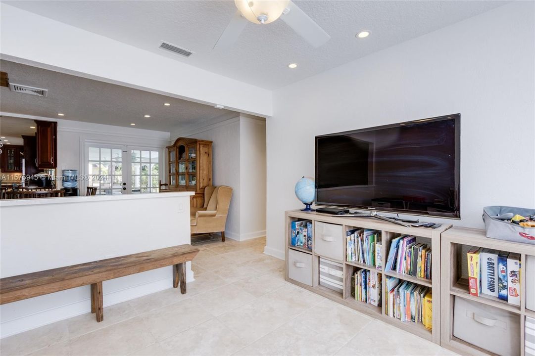 Active With Contract: $1,125,000 (3 beds, 2 baths, 2176 Square Feet)