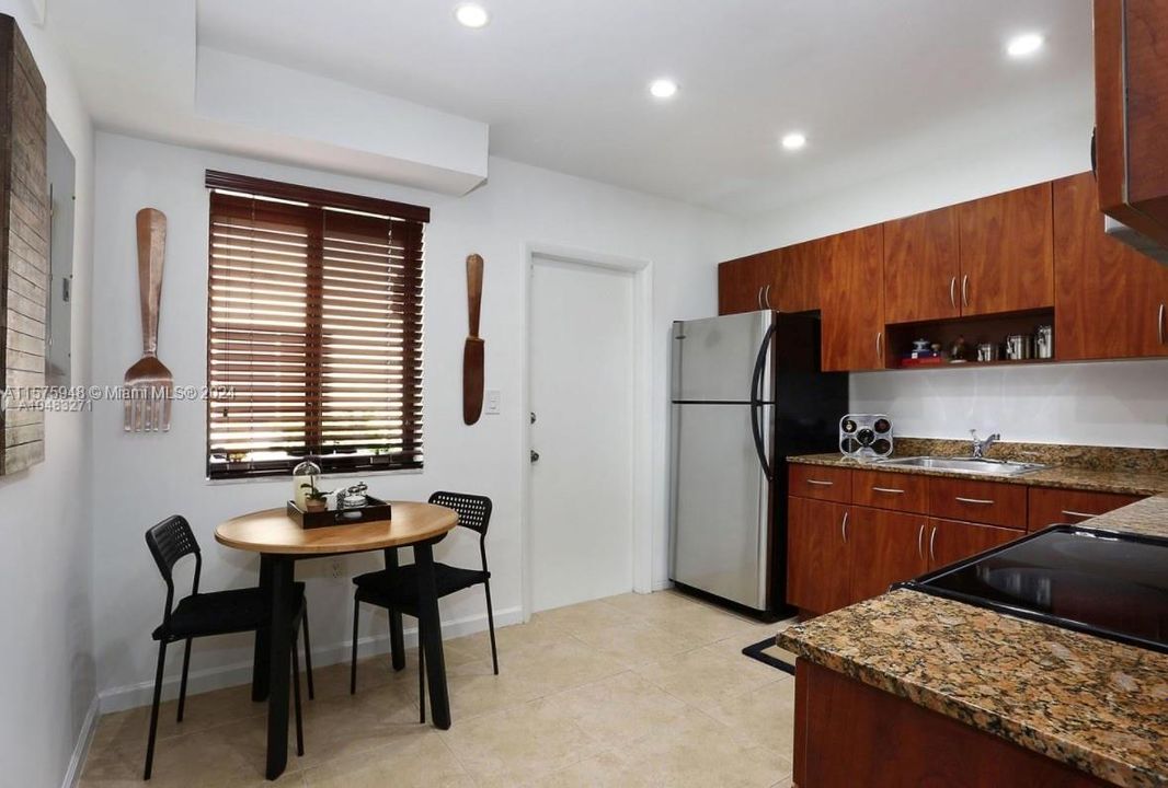Active With Contract: $3,000 (2 beds, 2 baths, 1097 Square Feet)