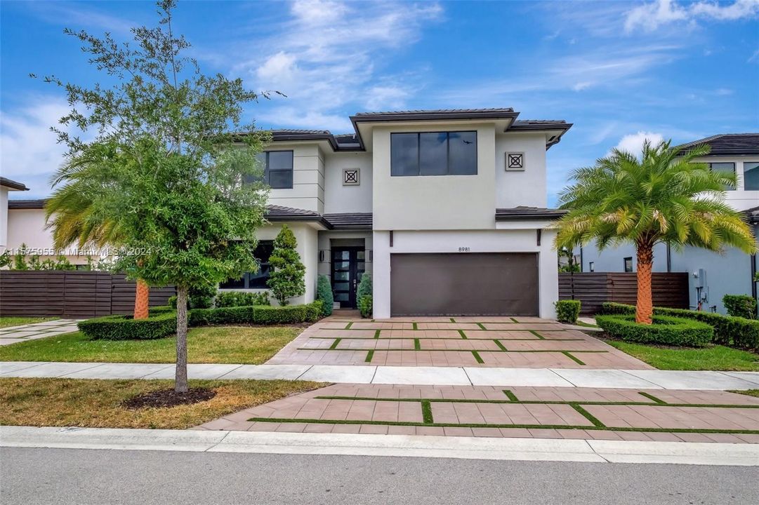 Recently Sold: $1,395,000 (5 beds, 3 baths, 3050 Square Feet)