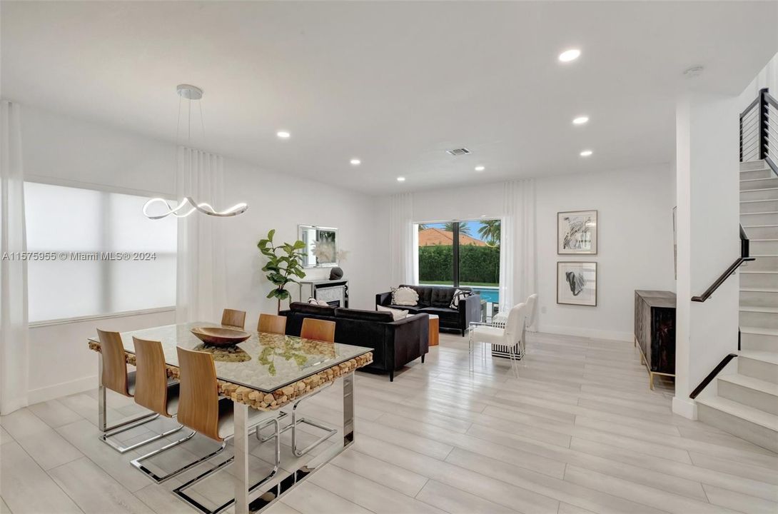 Recently Sold: $1,395,000 (5 beds, 3 baths, 3050 Square Feet)