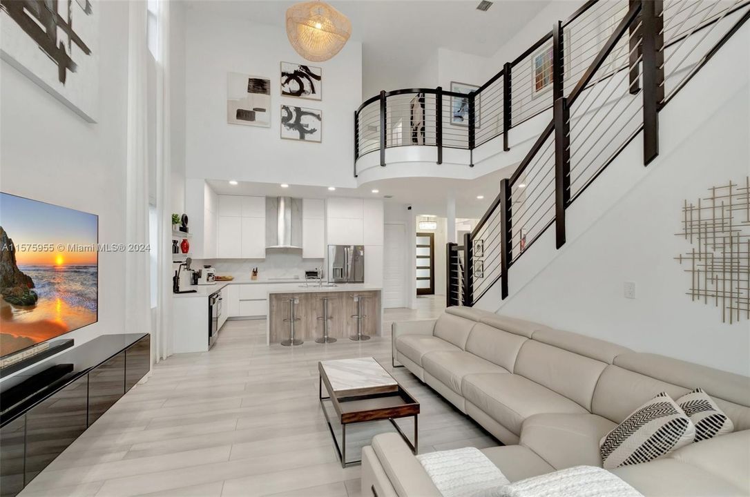 Recently Sold: $1,395,000 (5 beds, 3 baths, 3050 Square Feet)