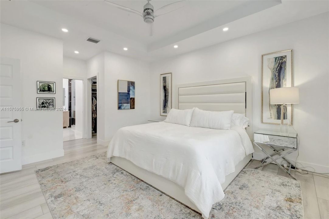 Recently Sold: $1,395,000 (5 beds, 3 baths, 3050 Square Feet)