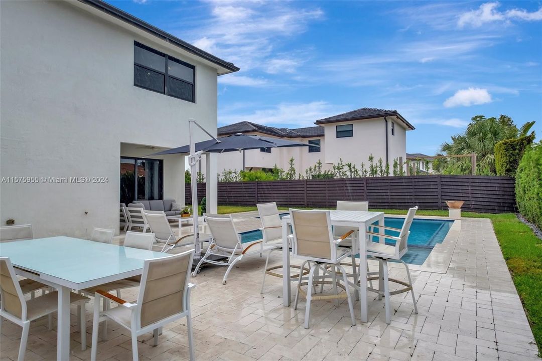 Recently Sold: $1,395,000 (5 beds, 3 baths, 3050 Square Feet)