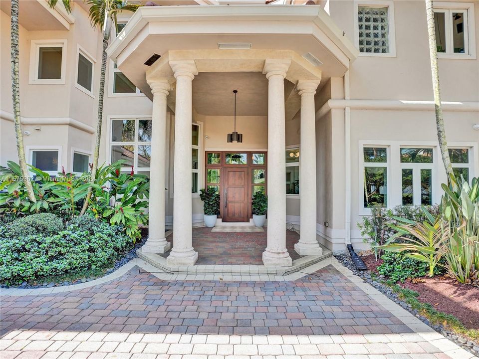 Active With Contract: $4,299,000 (6 beds, 6 baths, 7938 Square Feet)