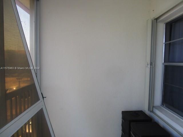 For Sale: $220,000 (2 beds, 2 baths, 1166 Square Feet)