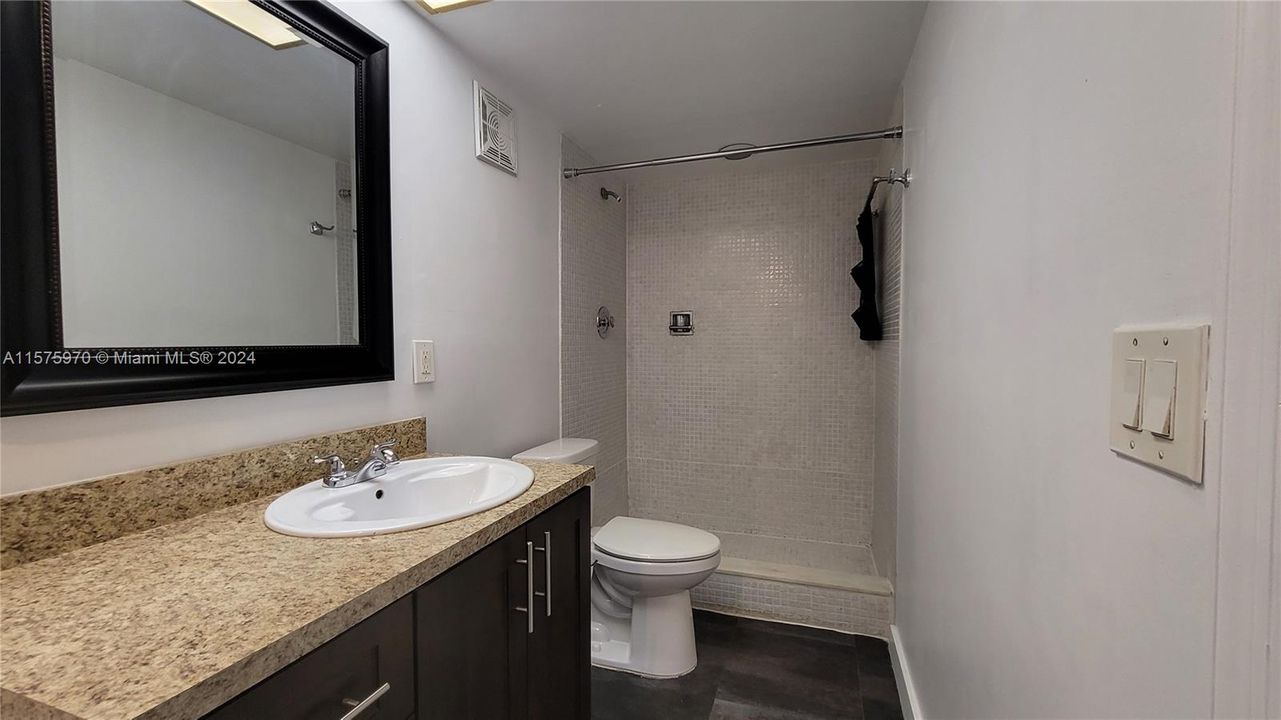 For Sale: $255,000 (2 beds, 2 baths, 1092 Square Feet)