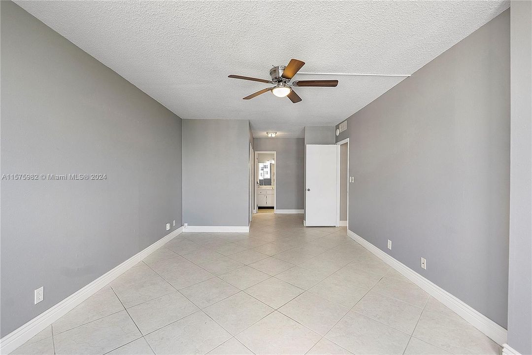 For Sale: $249,900 (2 beds, 2 baths, 1284 Square Feet)