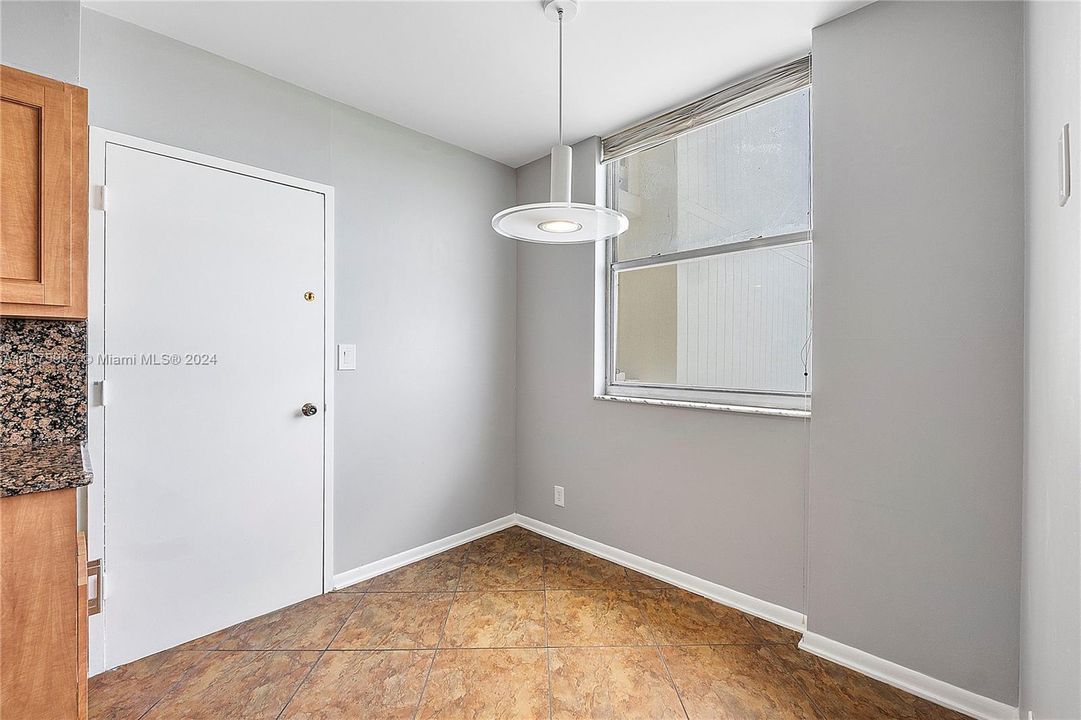 For Sale: $249,900 (2 beds, 2 baths, 1284 Square Feet)