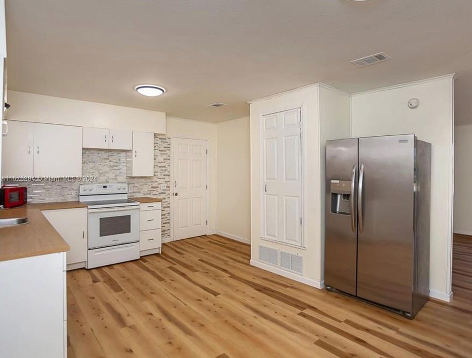 For Sale: $315,000 (3 beds, 1 baths, 1366 Square Feet)