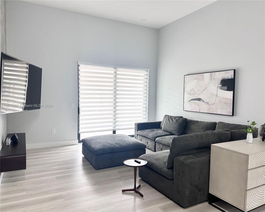 For Sale: $915,000 (3 beds, 2 baths, 2021 Square Feet)