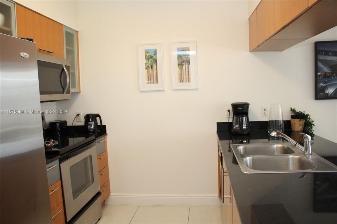 For Sale: $375,000 (1 beds, 1 baths, 821 Square Feet)
