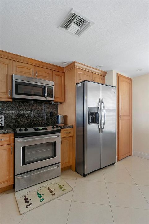 For Sale: $479,000 (2 beds, 2 baths, 1233 Square Feet)
