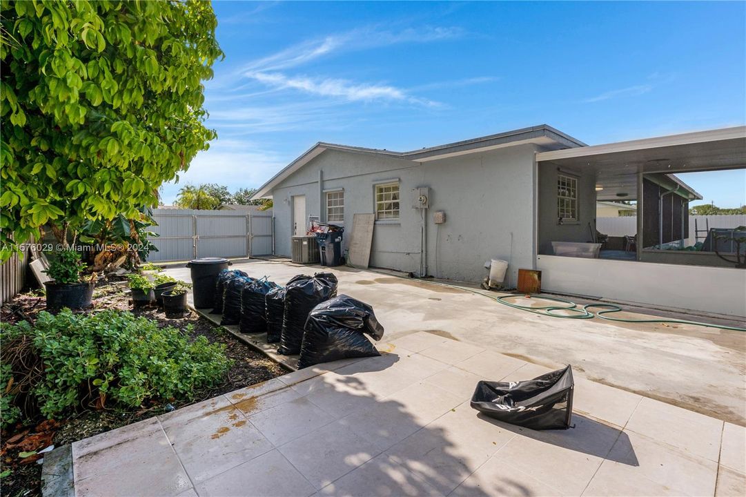 Active With Contract: $475,000 (4 beds, 2 baths, 1150 Square Feet)