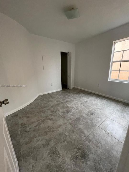 For Rent: $1,900 (2 beds, 1 baths, 1887 Square Feet)