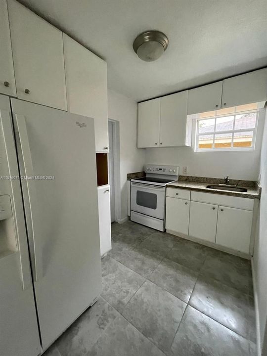 For Rent: $1,900 (2 beds, 1 baths, 1887 Square Feet)
