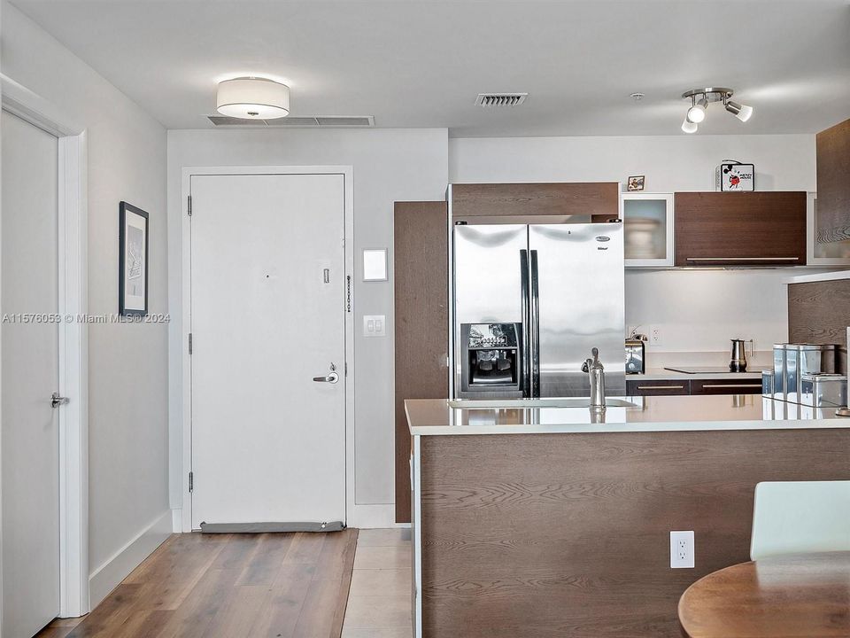 For Sale: $484,900 (1 beds, 1 baths, 867 Square Feet)