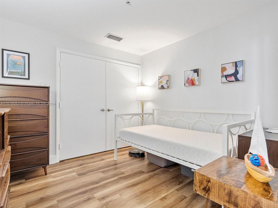 For Sale: $484,900 (1 beds, 1 baths, 867 Square Feet)