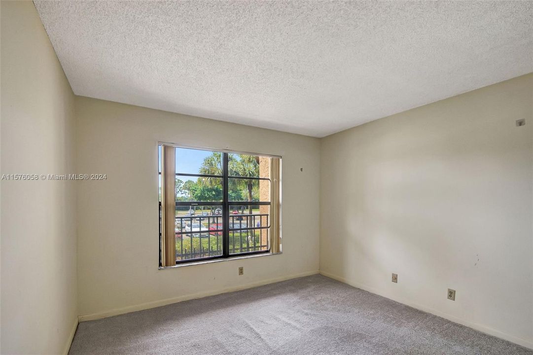For Sale: $199,000 (2 beds, 2 baths, 1020 Square Feet)