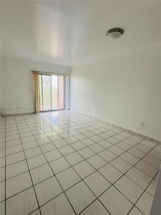 For Rent: $2,000 (1 beds, 1 baths, 591 Square Feet)