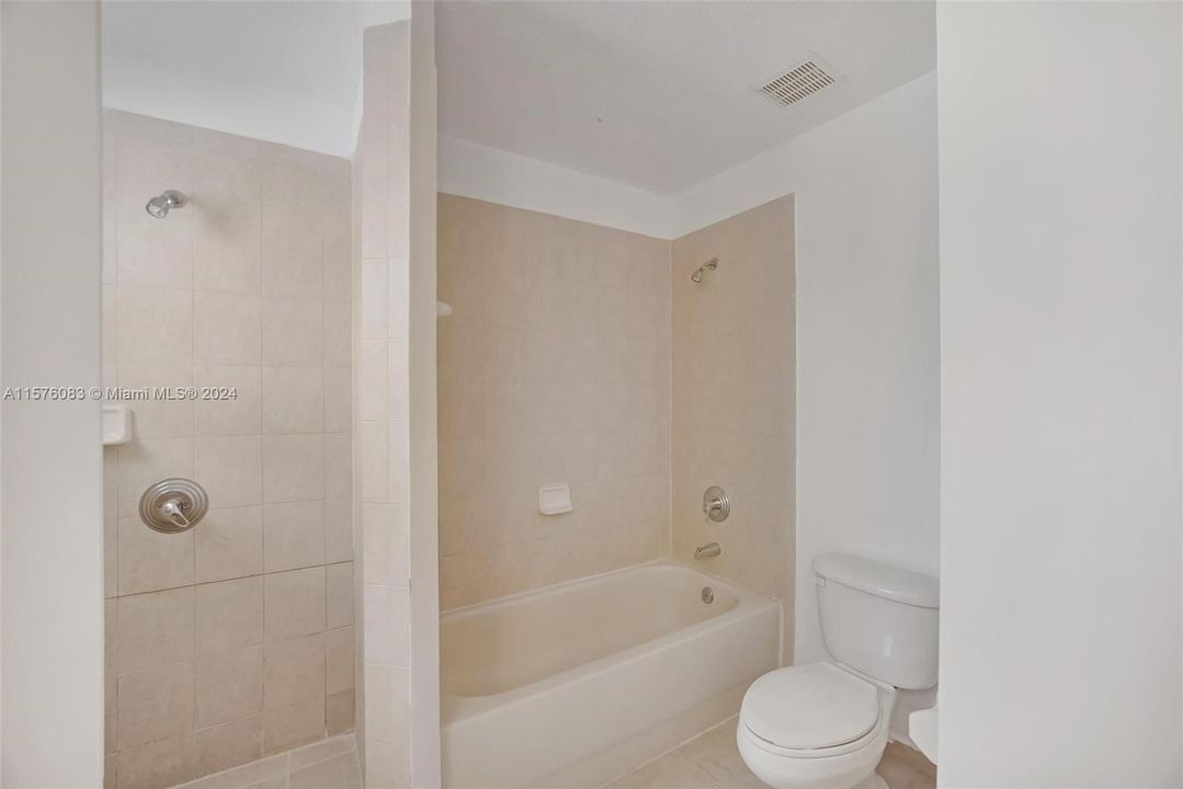 Под контрактом: $360,000 (3 спален, 2 ванн, 1676 Квадратных фут)