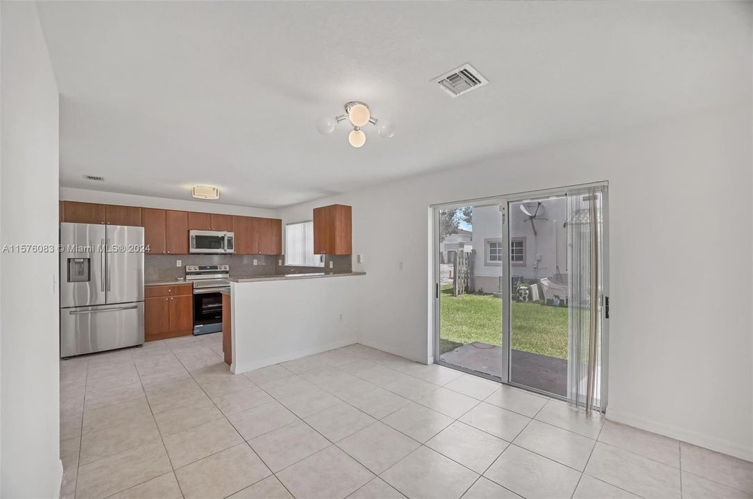 Active With Contract: $360,000 (3 beds, 2 baths, 1676 Square Feet)