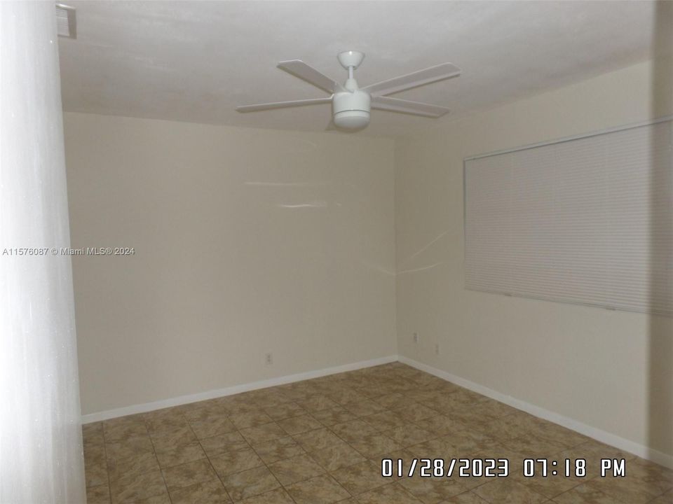 For Rent: $2,200 (2 beds, 1 baths, 807 Square Feet)