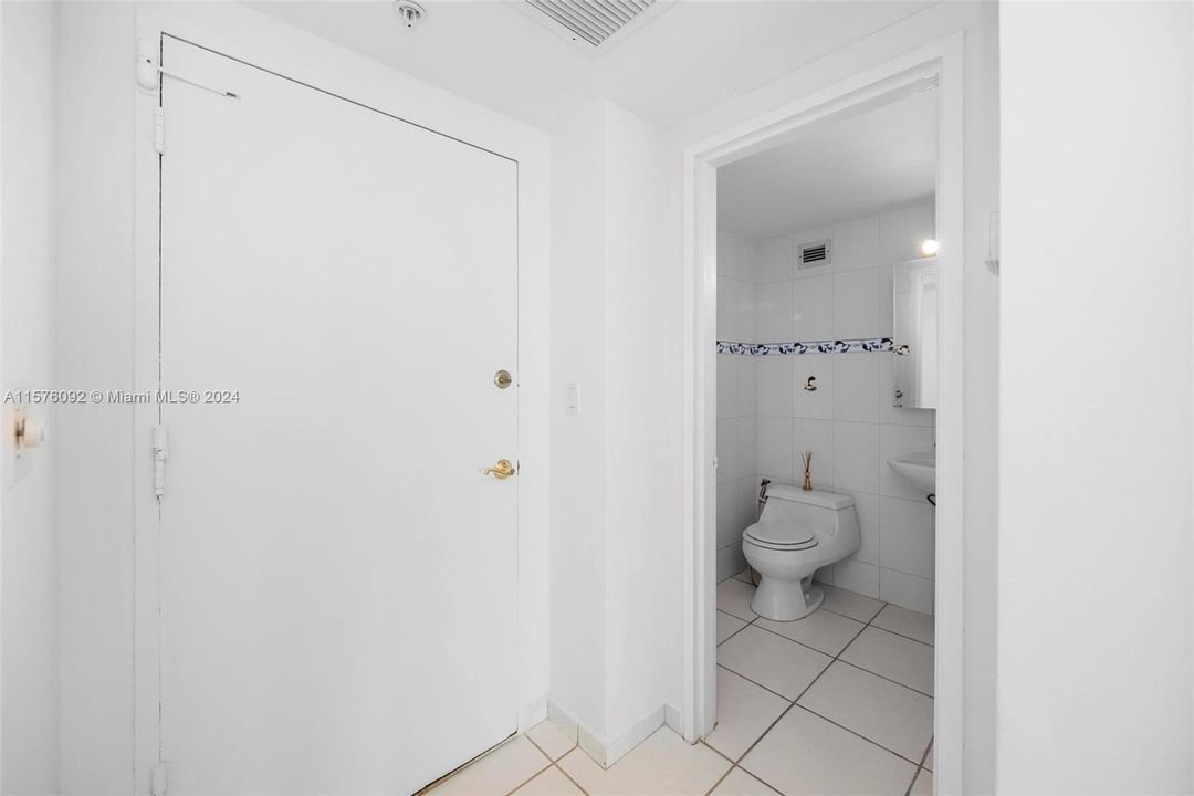 最近租的: $3,250 (1 贝兹, 1 浴室, 930 平方英尺)