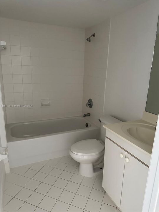 Active With Contract: $1,900 (2 beds, 2 baths, 822 Square Feet)
