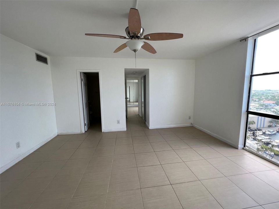 For Rent: $2,200 (2 beds, 2 baths, 1070 Square Feet)