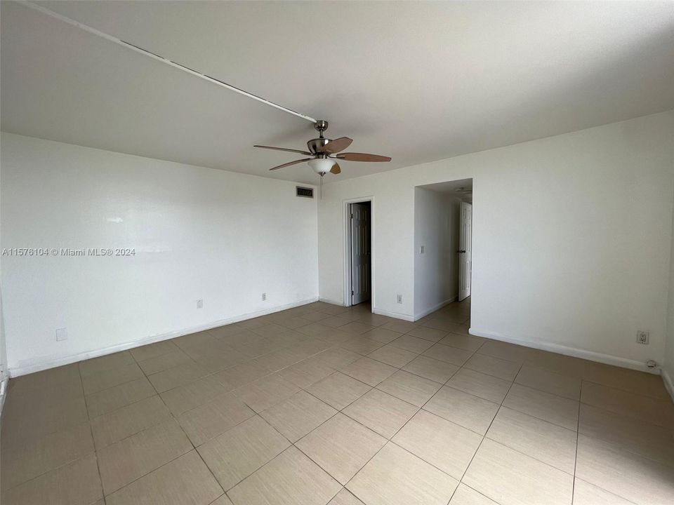 For Rent: $2,200 (2 beds, 2 baths, 1070 Square Feet)
