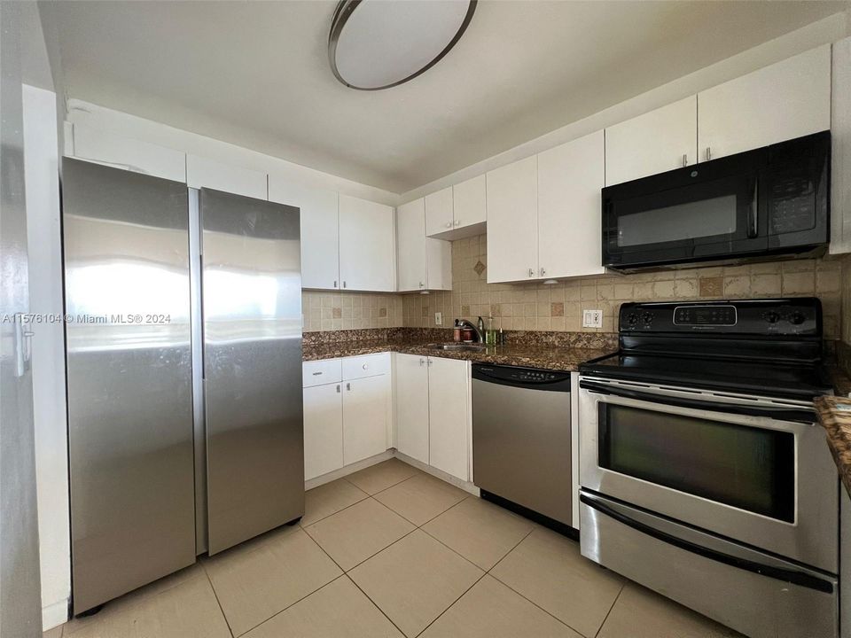 For Rent: $2,100 (2 beds, 2 baths, 1070 Square Feet)
