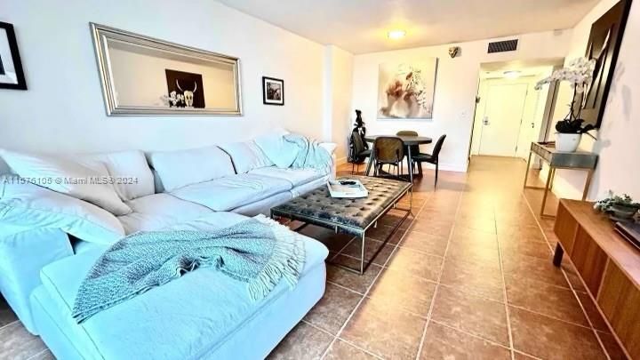 For Rent: $4,795 (1 beds, 1 baths, 850 Square Feet)