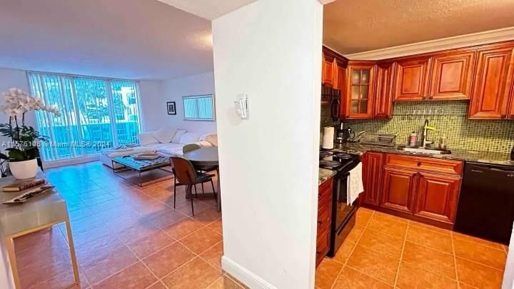 For Rent: $5,500 (1 beds, 1 baths, 850 Square Feet)