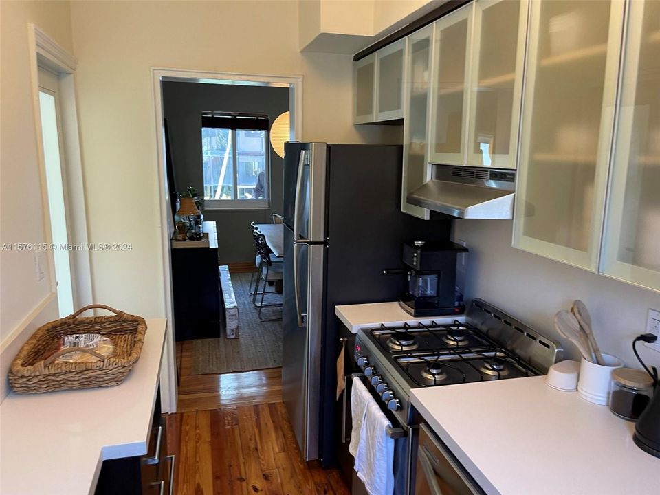 For Rent: $2,800 (1 beds, 1 baths, 664 Square Feet)