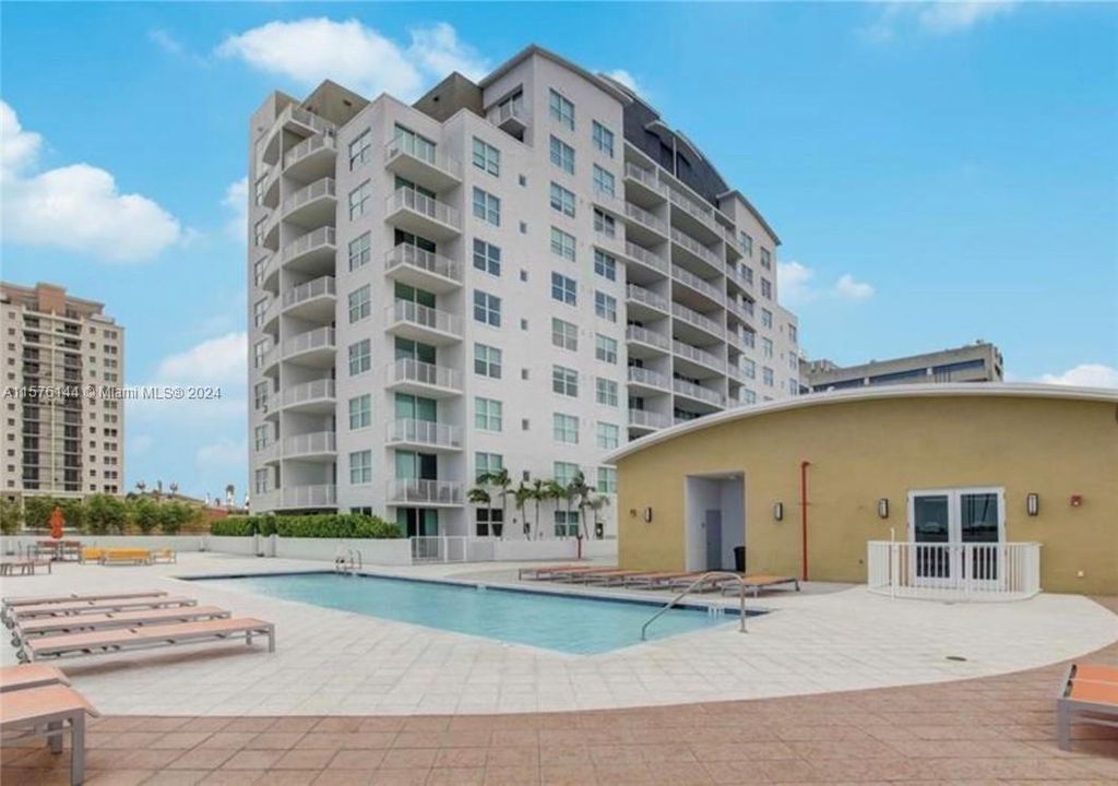 Active With Contract: $3,100 (2 beds, 2 baths, 1134 Square Feet)