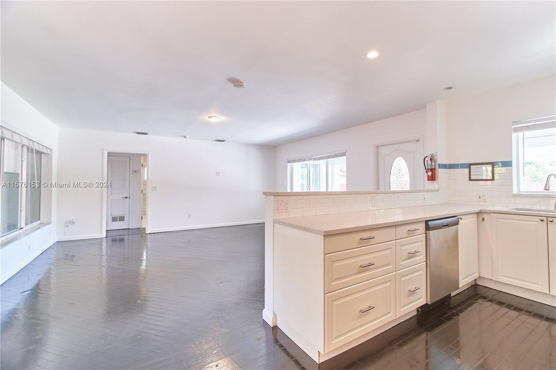 For Sale: $625,000 (2 beds, 1 baths, 1346 Square Feet)