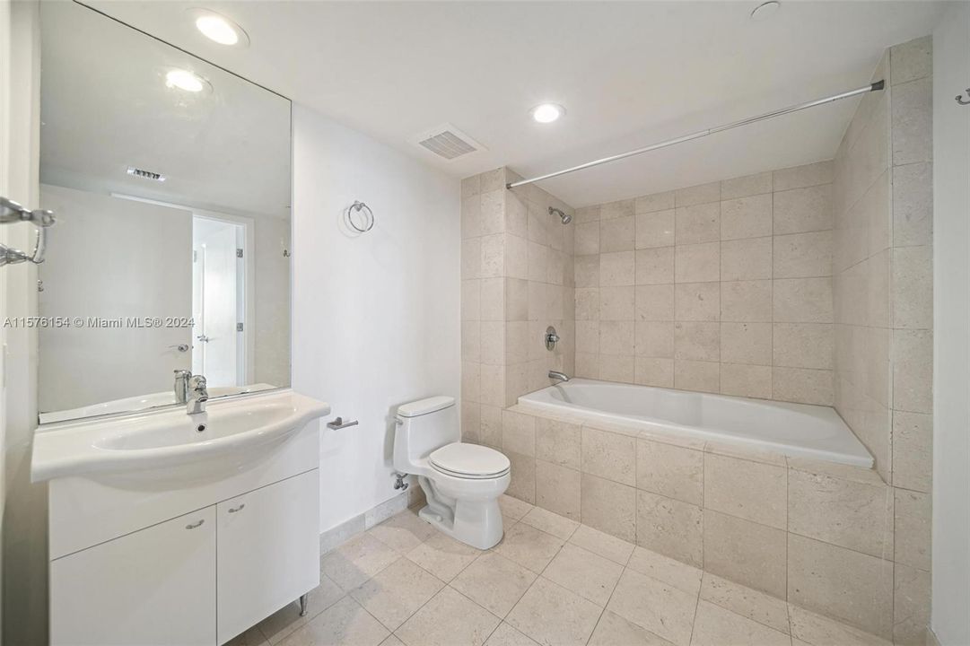 最近租的: $4,500 (2 贝兹, 1 浴室, 1086 平方英尺)