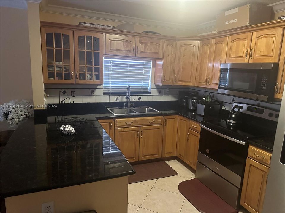 For Rent: $3,500 (4 beds, 2 baths, 1882 Square Feet)