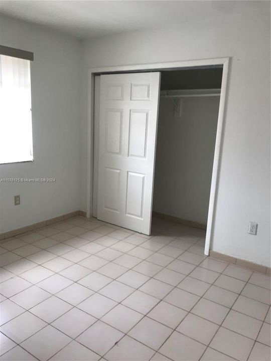 Active With Contract: $2,350 (2 beds, 1 baths, 1015 Square Feet)