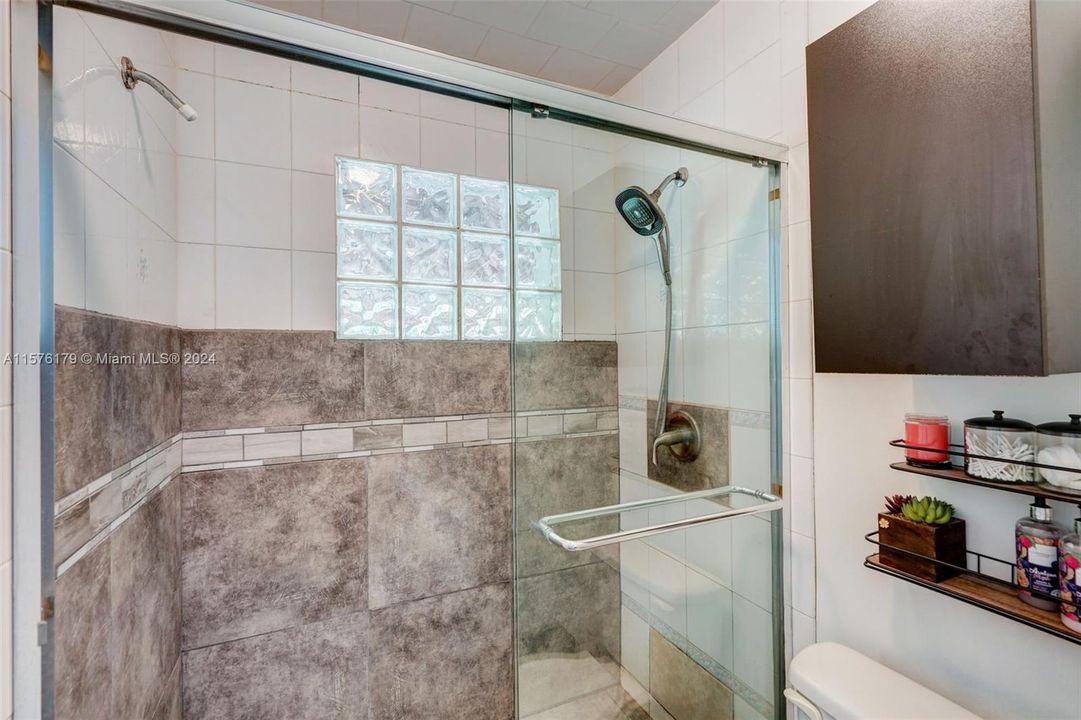 待售: $560,000 (3 贝兹, 2 浴室, 1971 平方英尺)