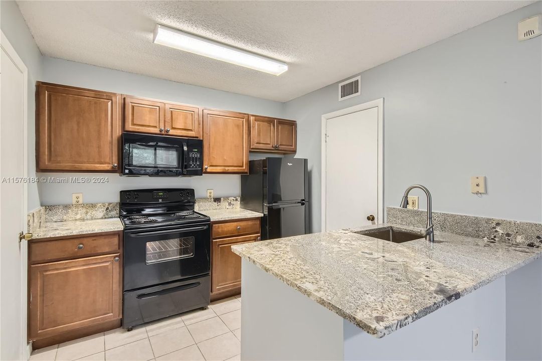 For Rent: $1,750 (1 beds, 1 baths, 600 Square Feet)